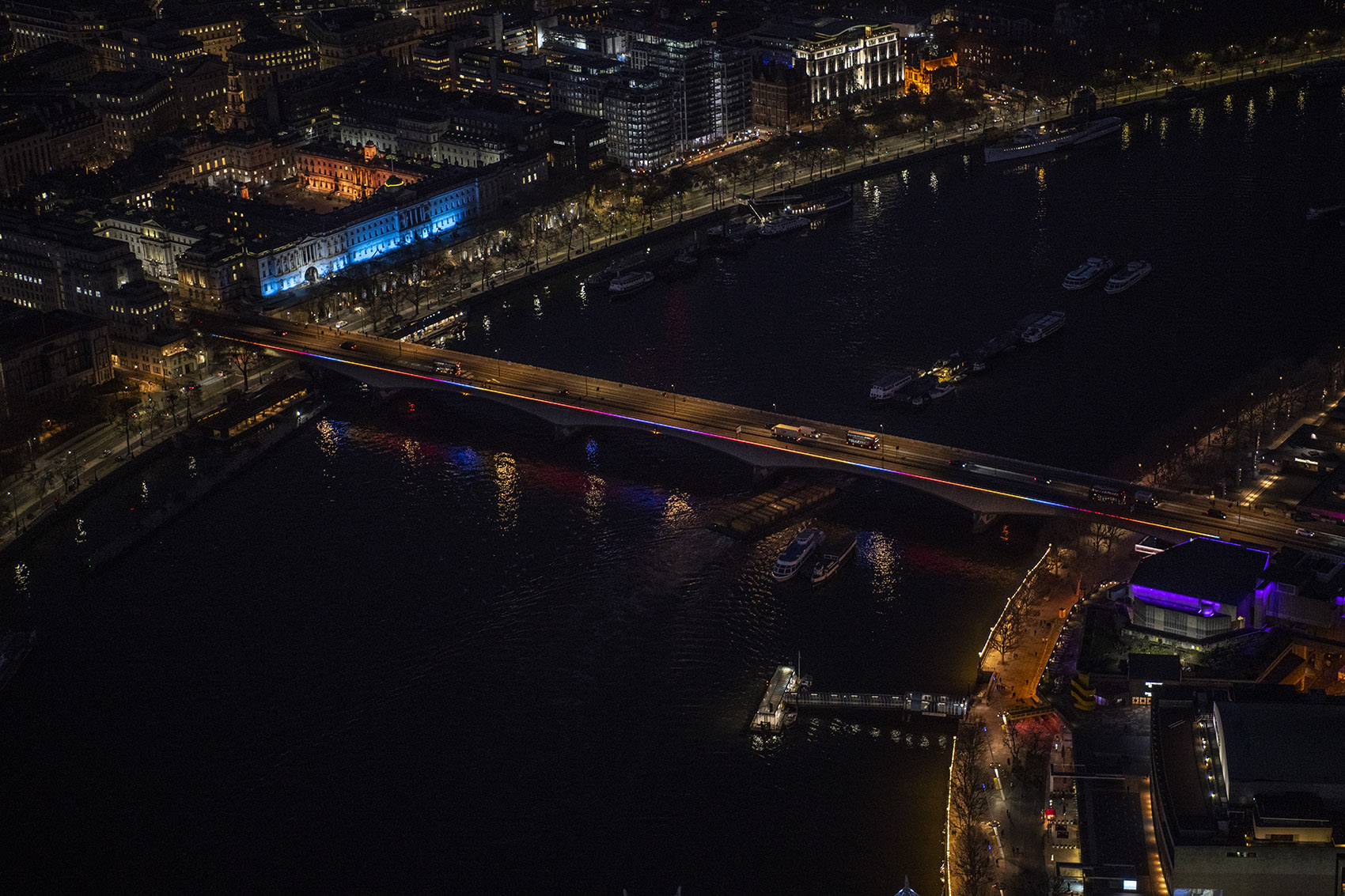 英国“光河”大型灯光装置丨英国伦敦丨Leo Villareal-26