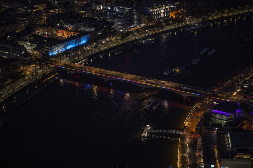 英国“光河”大型灯光装置丨英国伦敦丨Leo Villareal-26