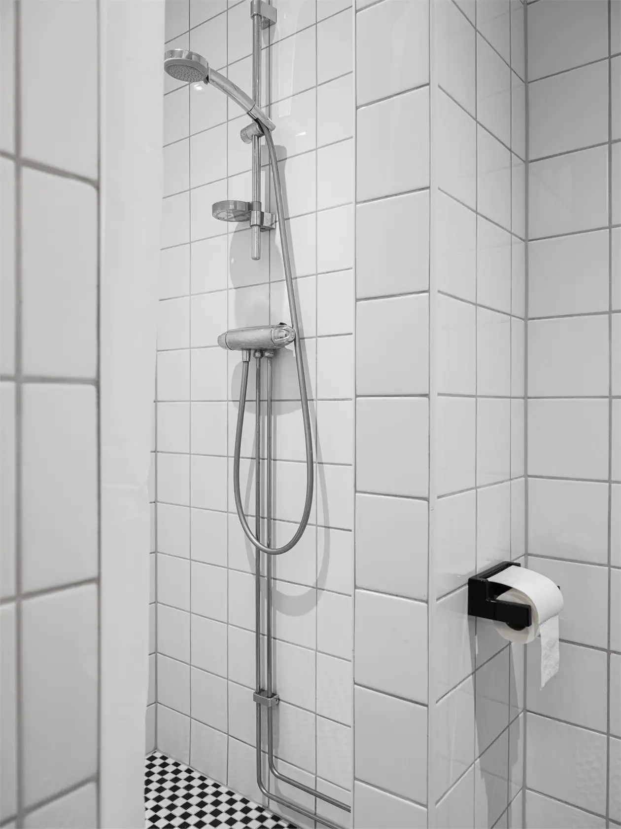 57m2 开放式公寓 | 极简黑厨房设计成为亮点-19