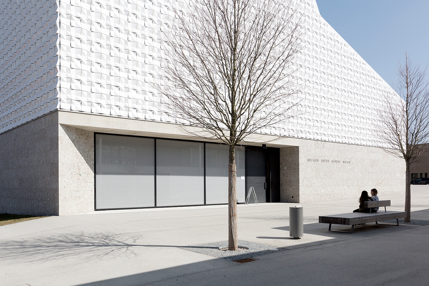 白色美 II 教堂 | 几何形制的陶瓷光辉-13