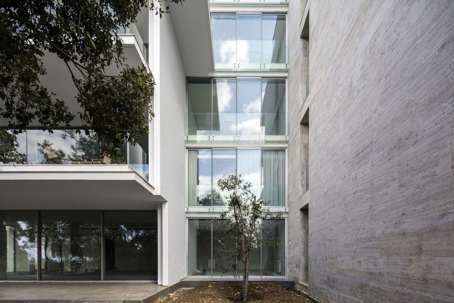 森林中的和谐四重奏·贝鲁特郊区绿色住宅设计-45