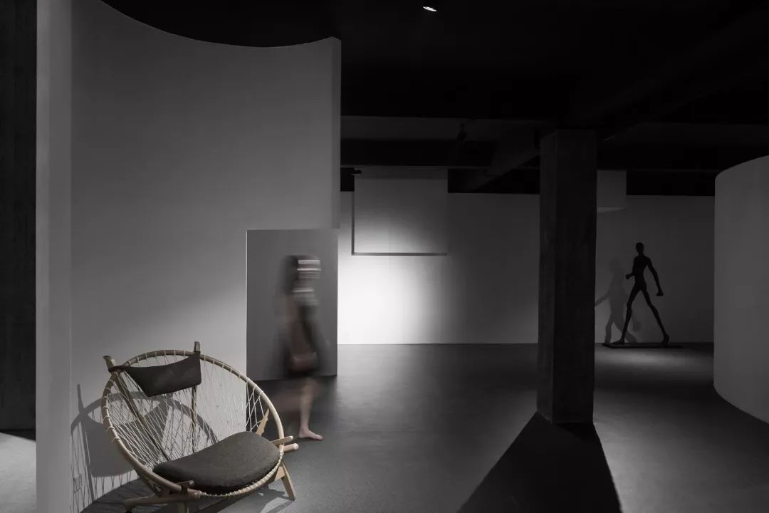 梦境边缘的生活艺术展厅-15