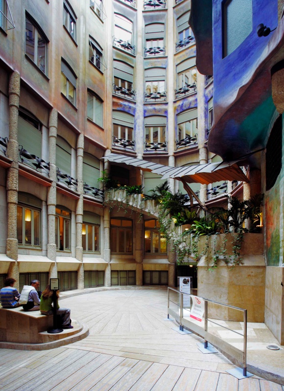 米拉之家外立面修复及首层翻新丨西班牙巴塞罗那-7