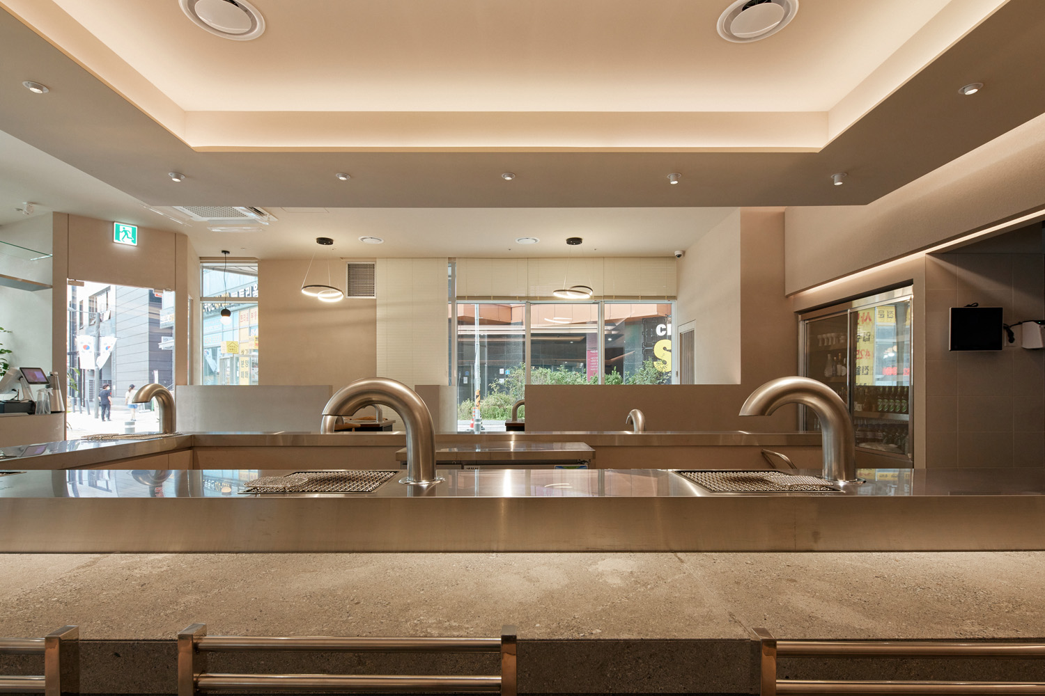 白色与木色，打造 31 平米精致小空间-9