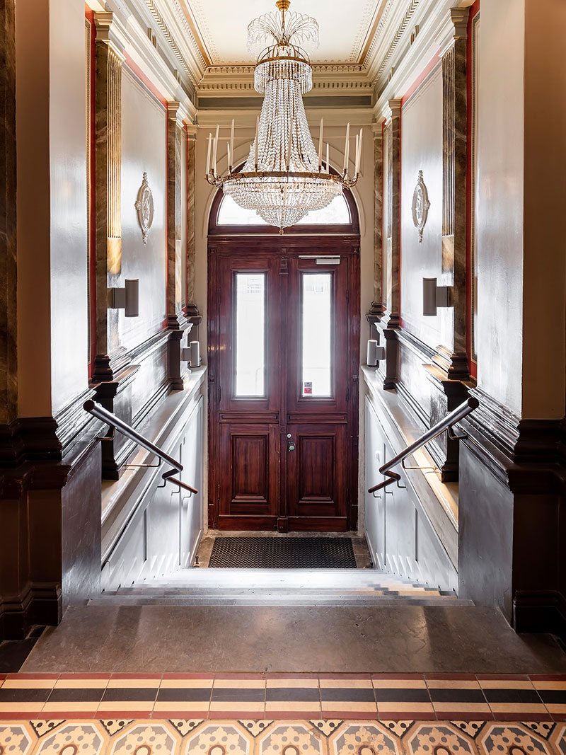 瑞典 30 平米精致公寓，高天花与拱窗打造宽敞空间-21