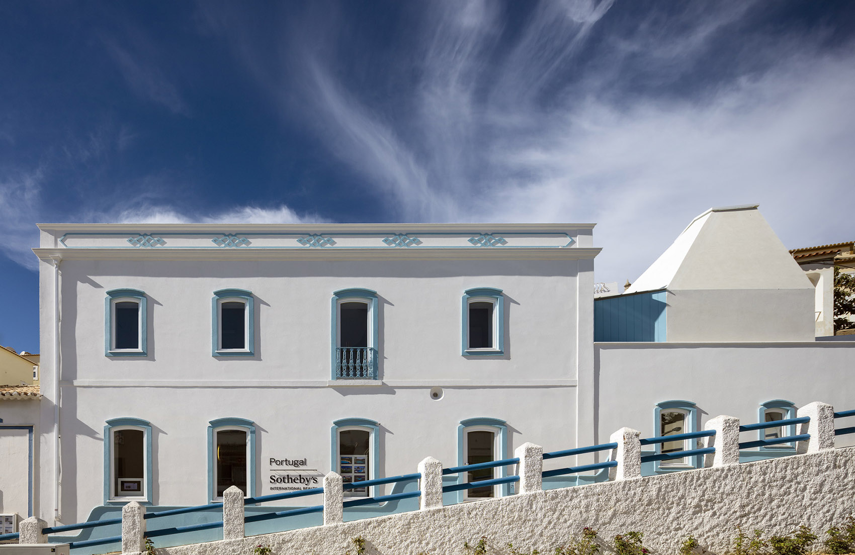 Sotheby&s房地产新总部，葡萄牙卡沃埃罗 / CORREIA/RAGAZZI ARQUITECTOS-3