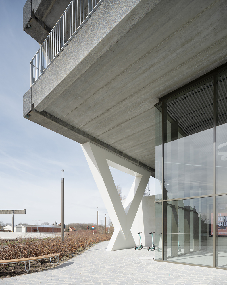 停车大楼的动态转换空间-28