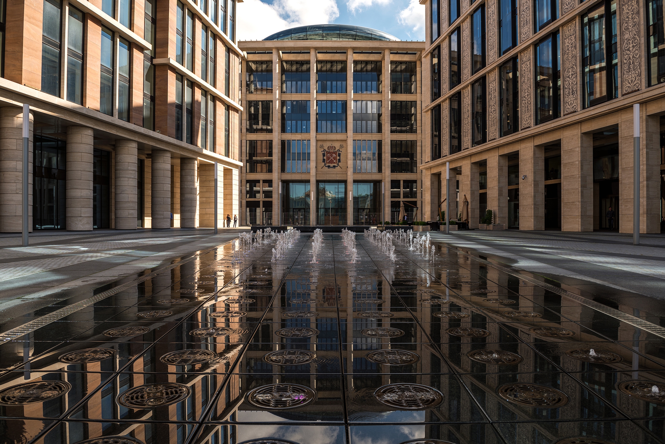 Àäìèíèñòðàòèâíûé è îáùåñòâåííî-äåëîâîé êîìïëåêñ «Íåâñêàÿ ðàòóøà»-24