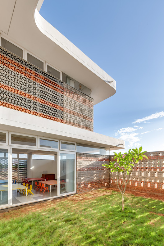 印度乡村校园新地标 | 融入本土元素的低成本绿色设计-22