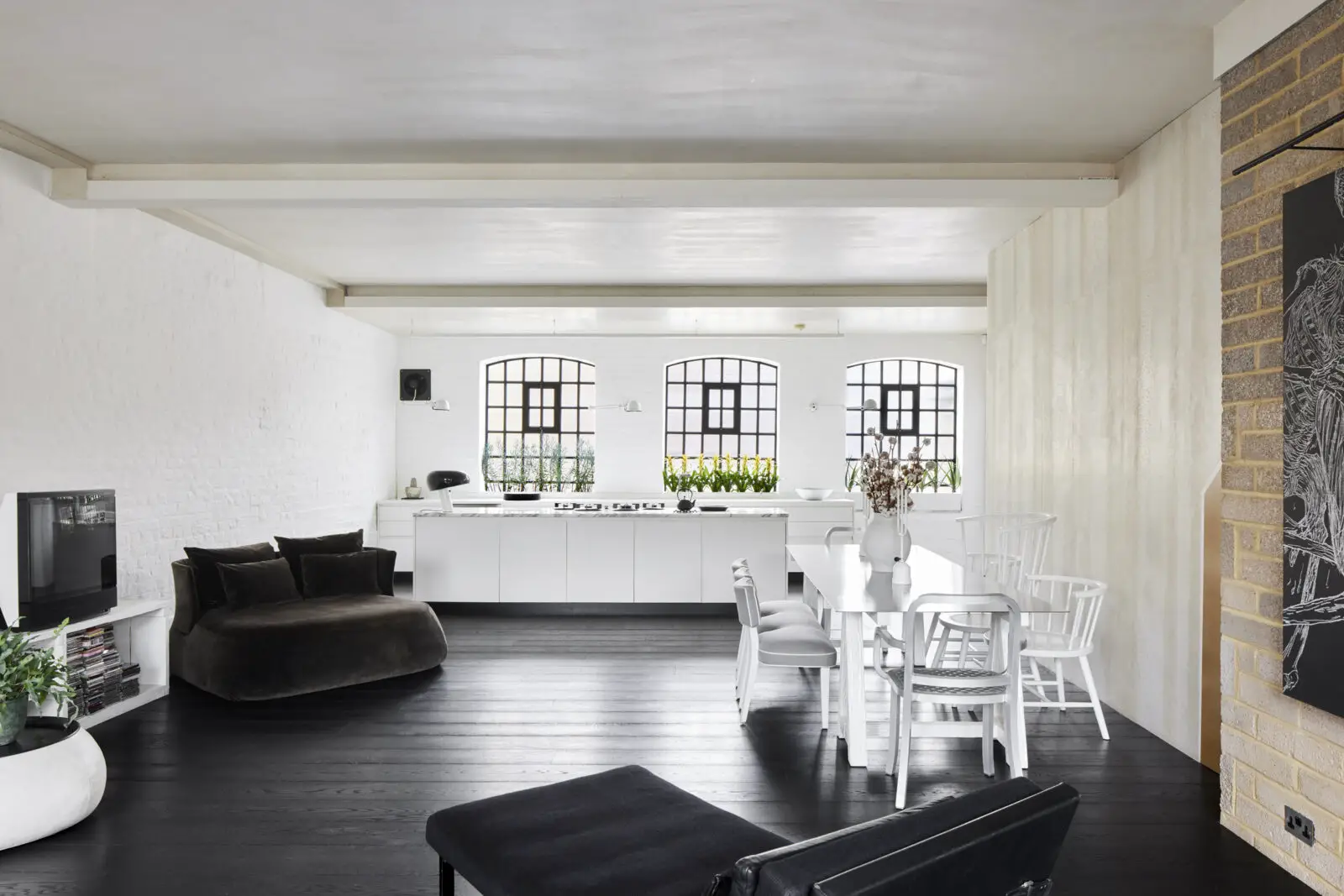 伦敦白砖 Loft 住宅 | 极简黑白设计与开放空间-4