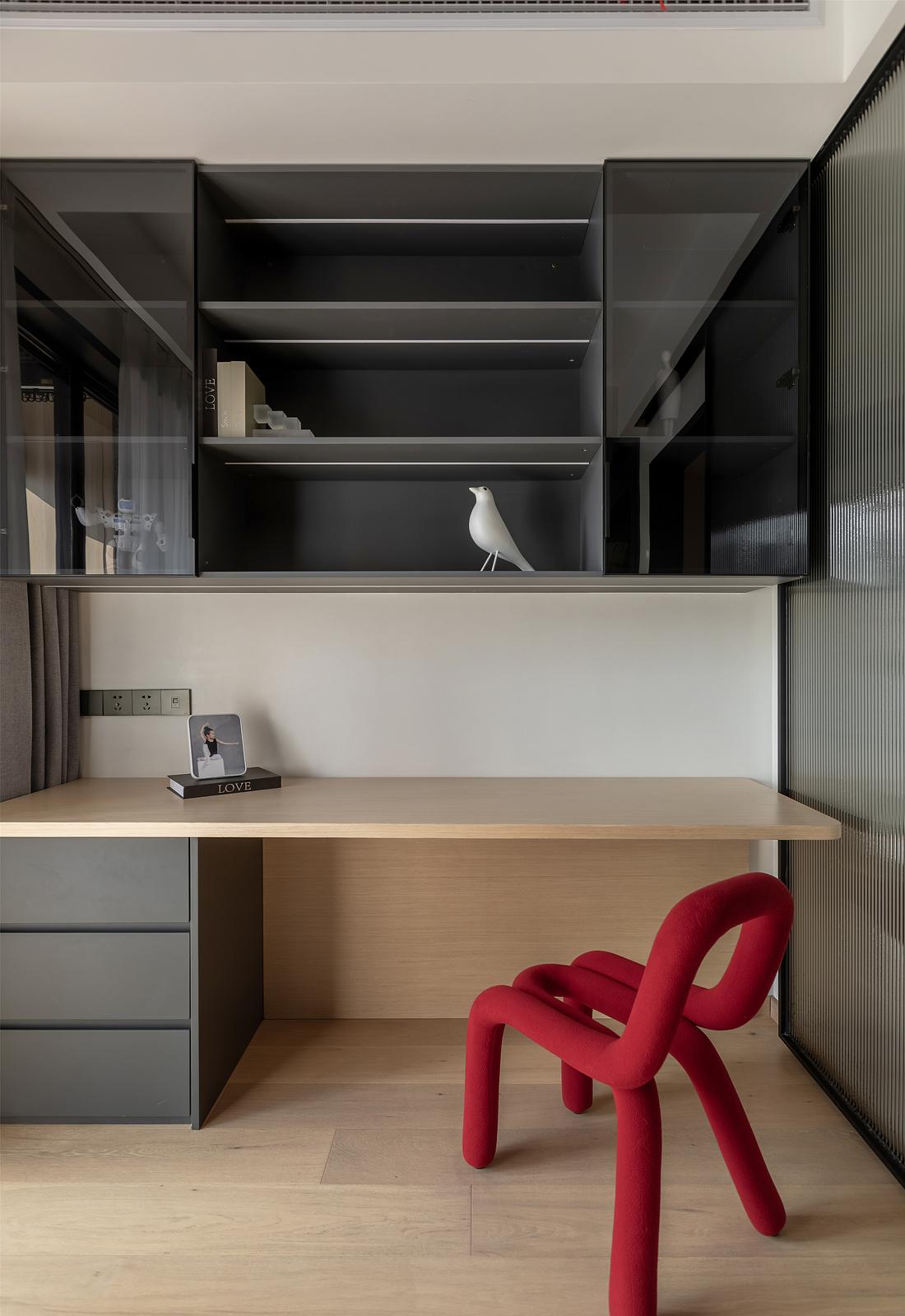 悬浮吊顶与多功能空间 · 现代温馨家居设计-26