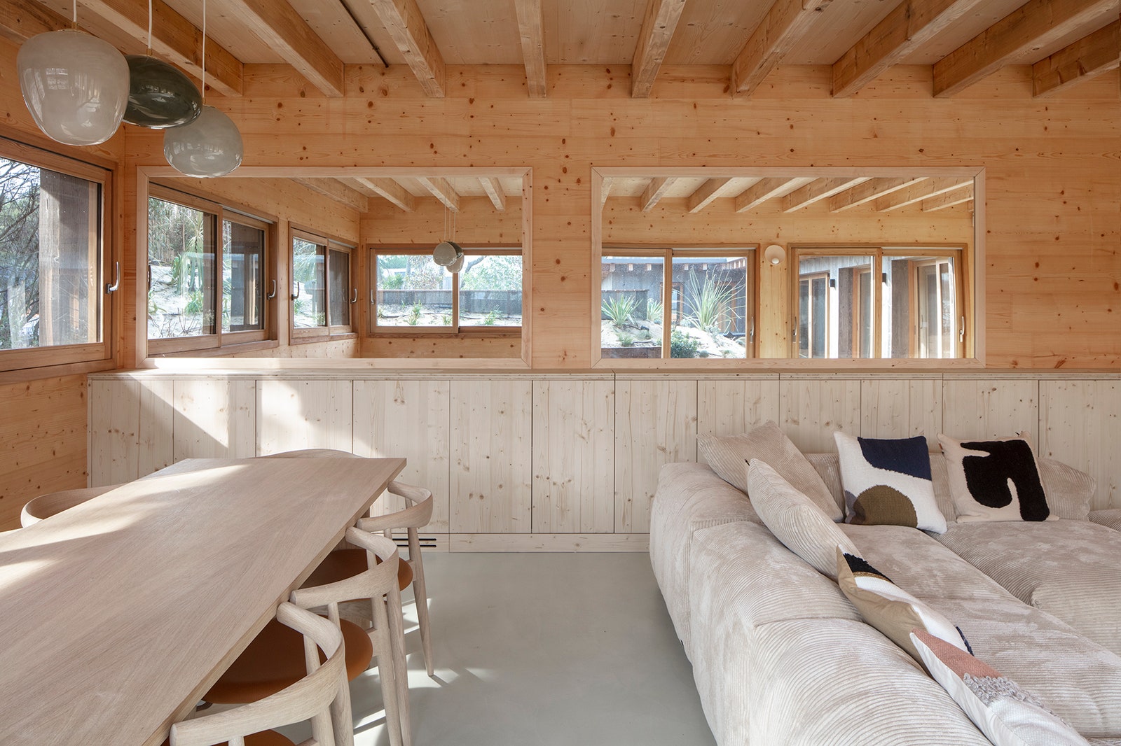 Au Cap Ferret, une maison japonaise minimaliste en bois, avec piscine | AD Magazine-6