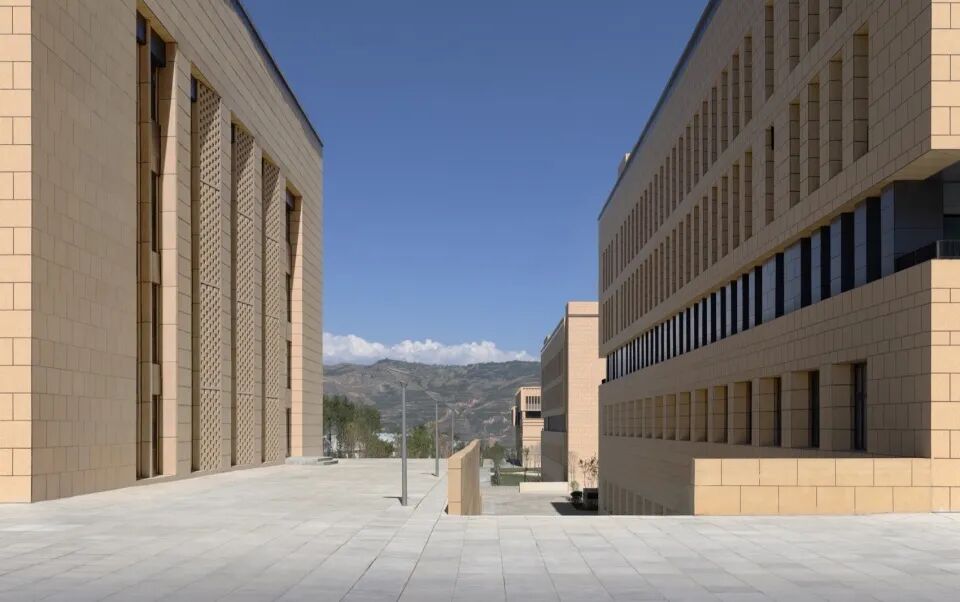 大学校园规划建筑设计：西宁 · 青海理工学院丨中国西宁丨清华大学建筑设计研究院有限公司（THAD）-20