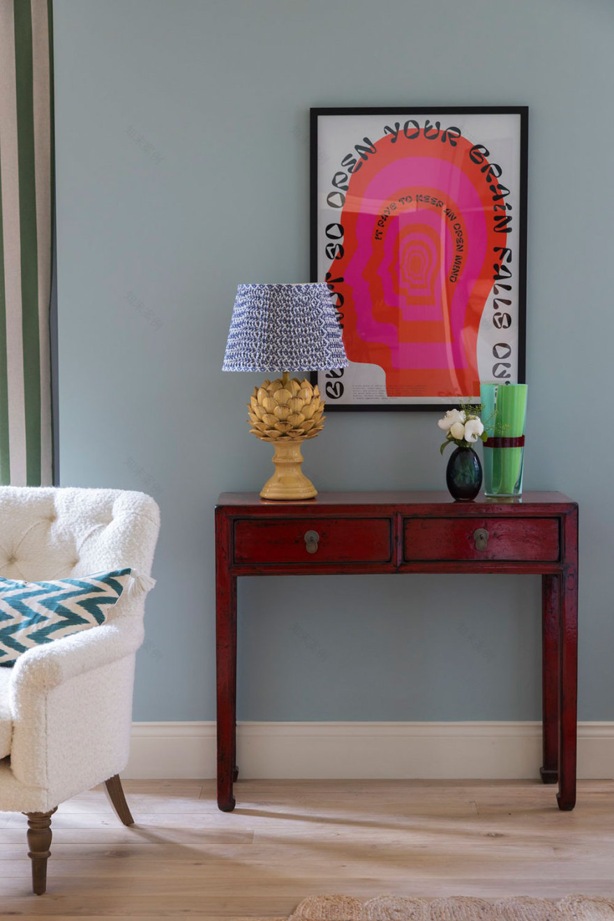 伦敦 19 世纪历史建筑公寓的彩色活力改造-8