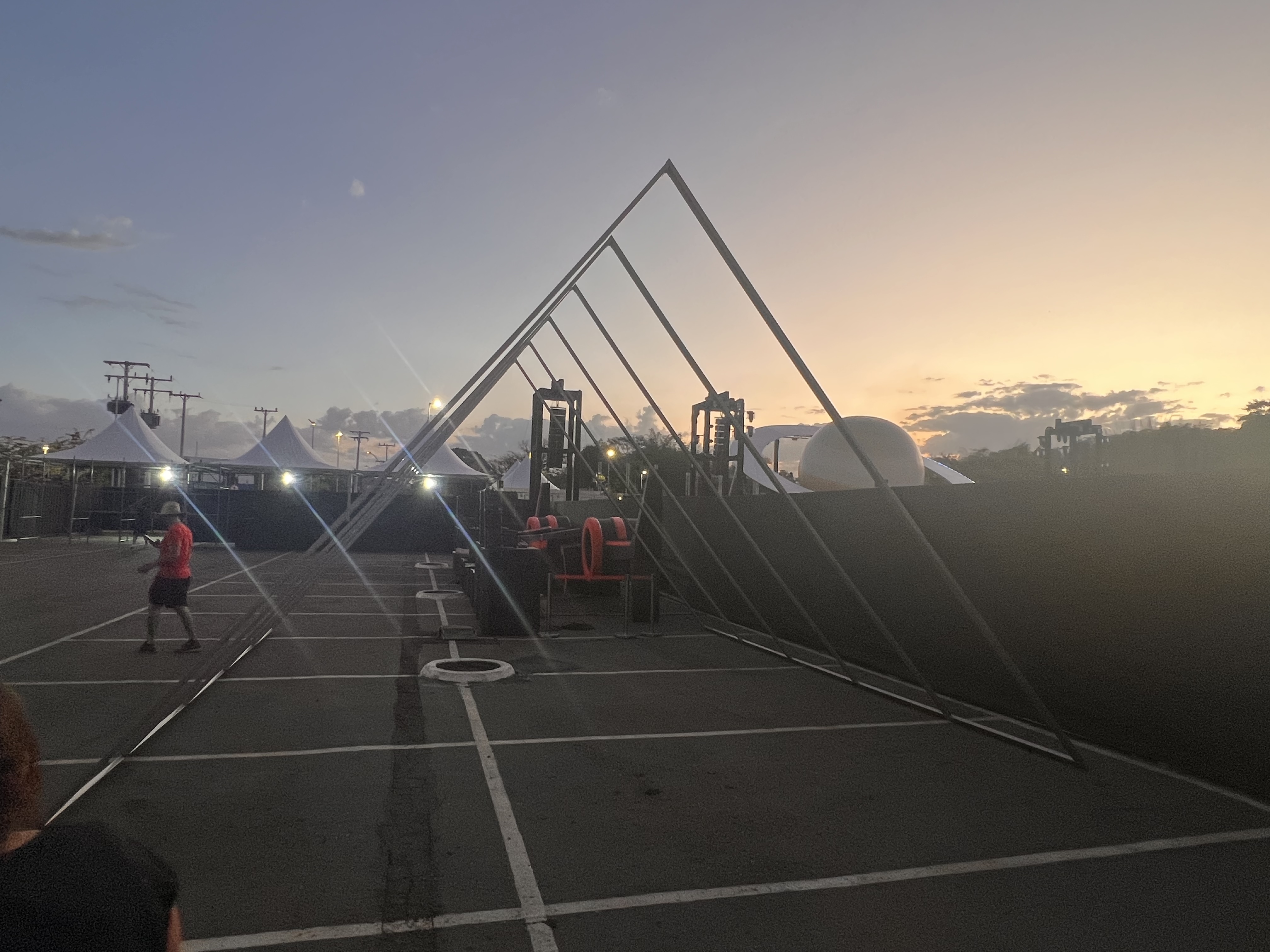 ABSTRACT SATURNO 2023-54