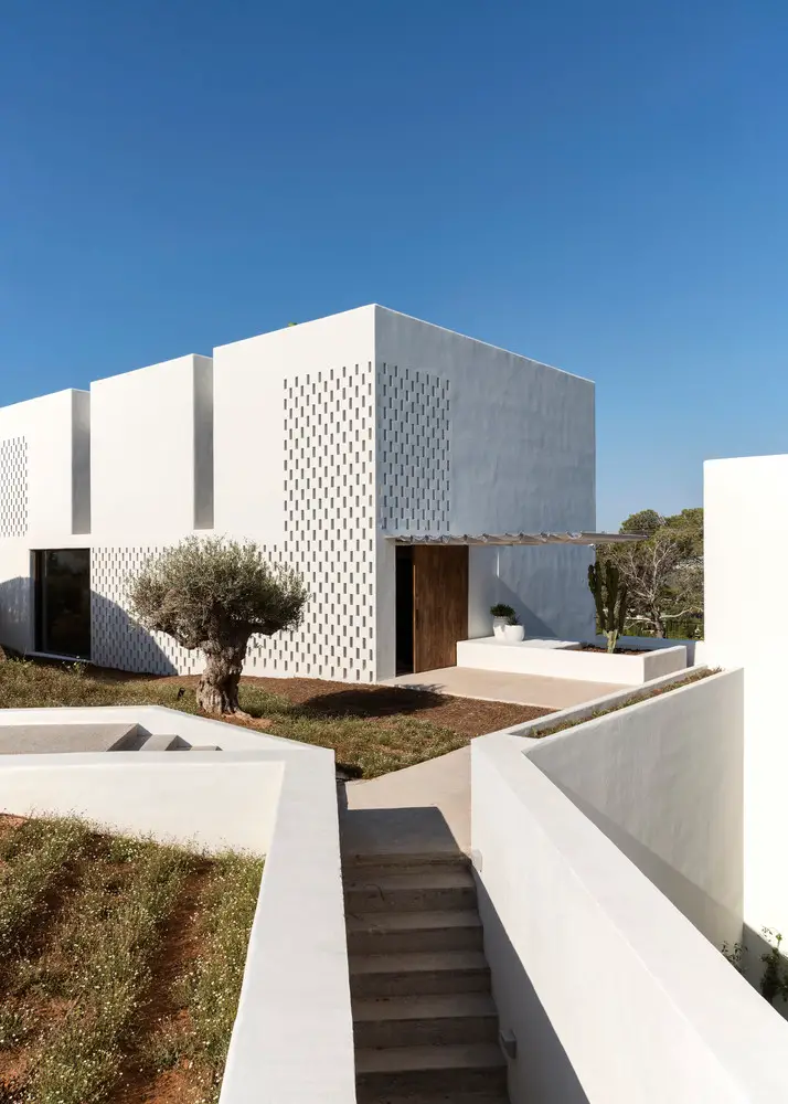 伊比莎岛纯白立方别墅 | 著名设计师 Patricia Urquiola 的地中海风情设计-14