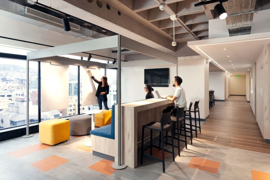 厄瓜多尔 BMI 总部办公室丨Contract Workplaces-14