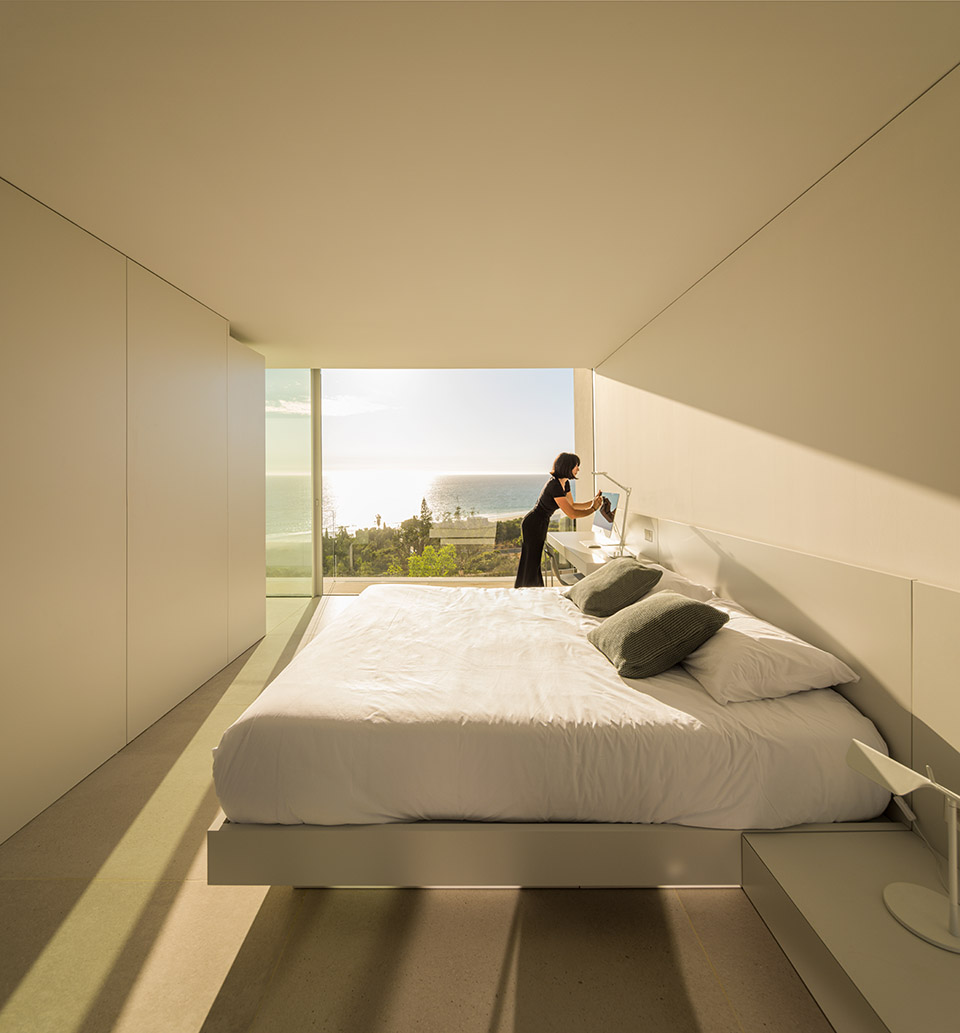 空中之屋 · 嵌入山体的宁静海景住宅丨Fran Silvestre Arquitectos-54