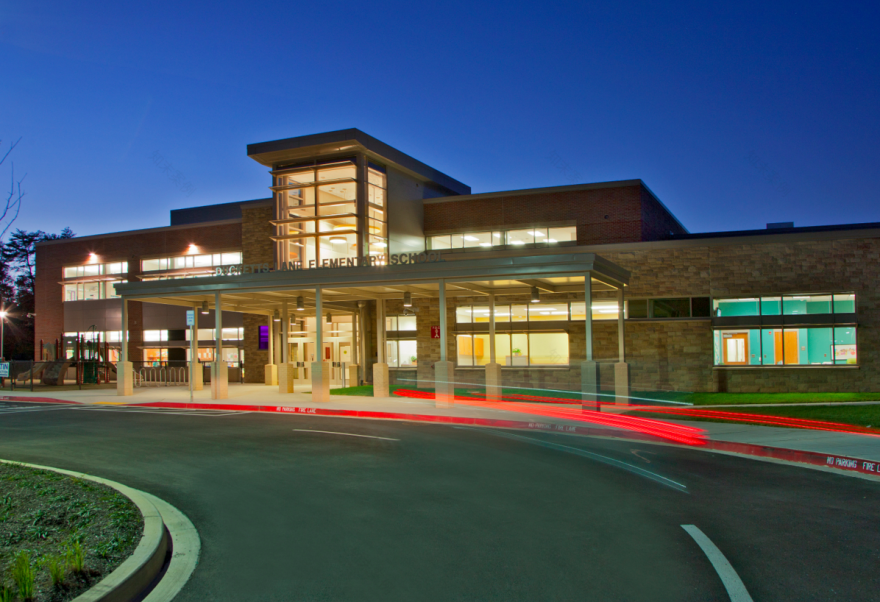 Ducketts Lane 小学 | 内外互动学习的绿色环境-0