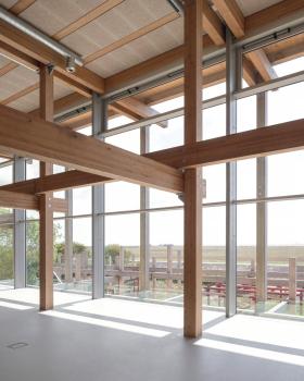 体验屋 圣彼得奥尔丁

注：Erlebnis Hus推测可能是Erlebnis Haus的拼写错误，Haus在德语里是房屋、屋子的意思；St·是Stadt（城市、市镇）或Saint（圣）等的缩写，结合常见地名情况这里推测是圣；Peter Ording是地名彼得奥尔丁  丨德国