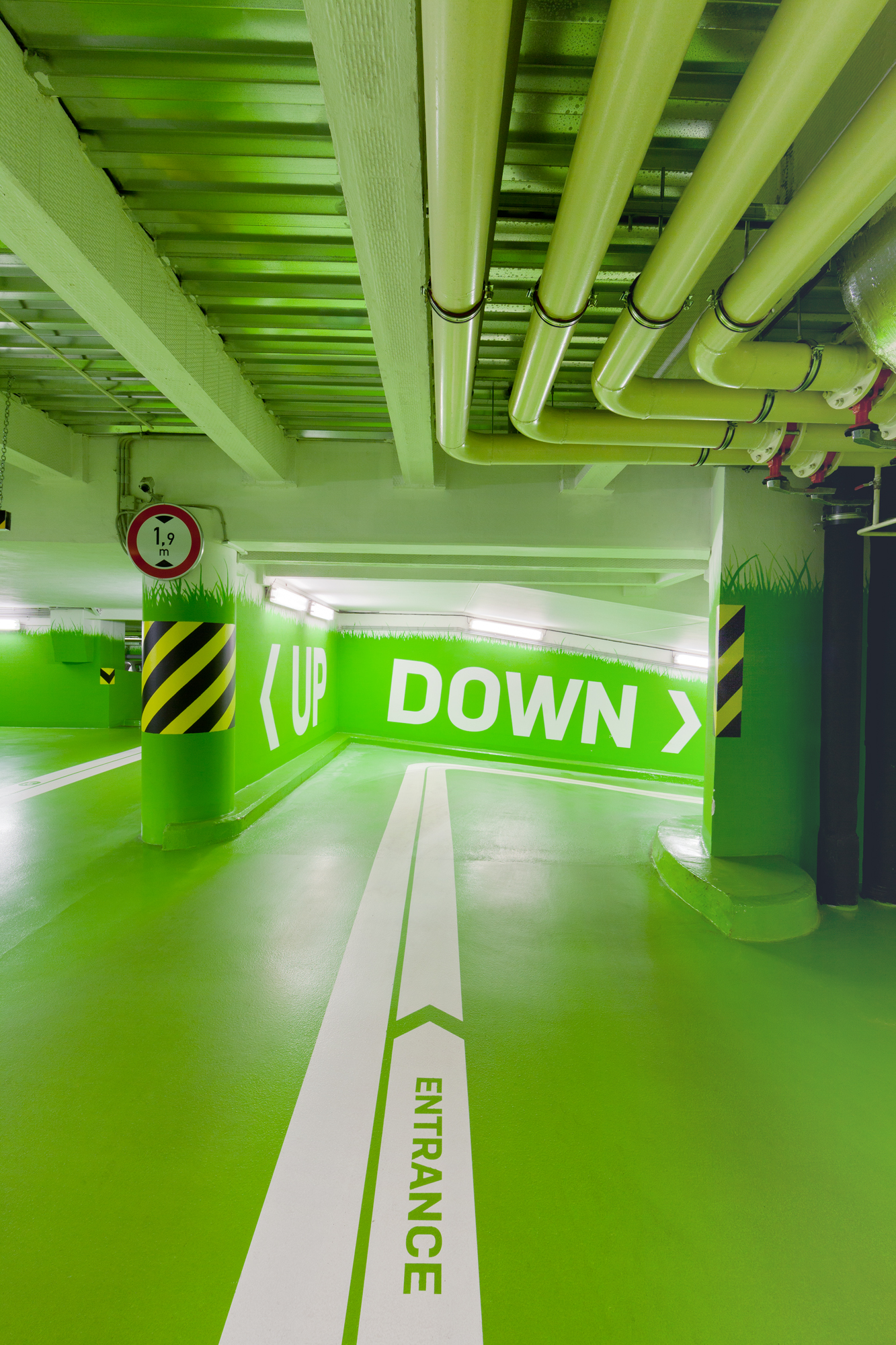 布拉格 KKCG 建筑室内设计 | 垂直花园与自然材料的融合-29