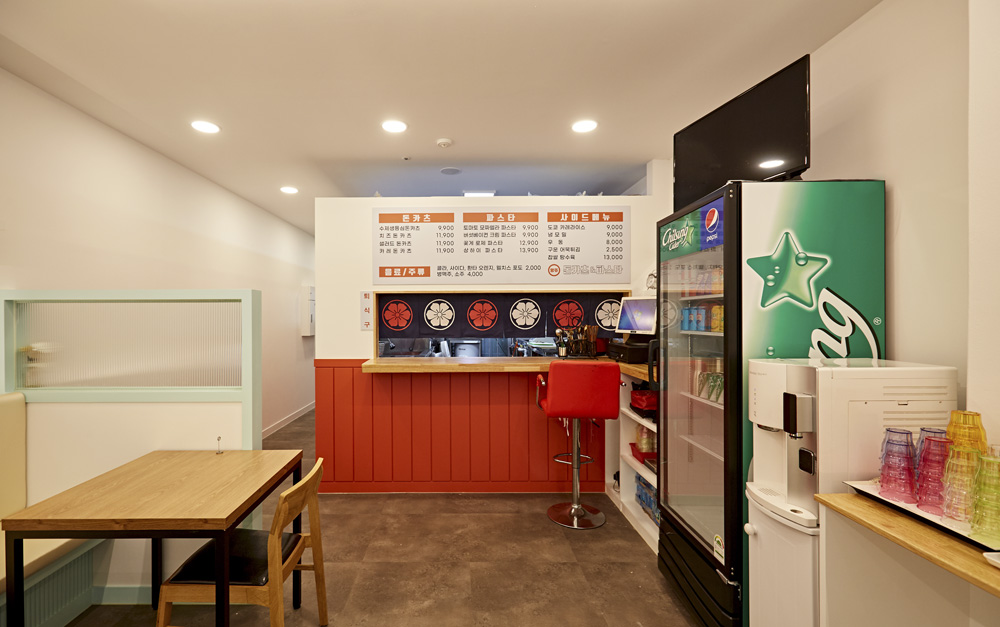 明亮简约的 15 平米快餐店室内设计-7