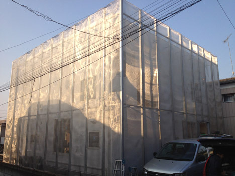 Metal mesh hides a house in Tokyo by Fumihiko Sano-30