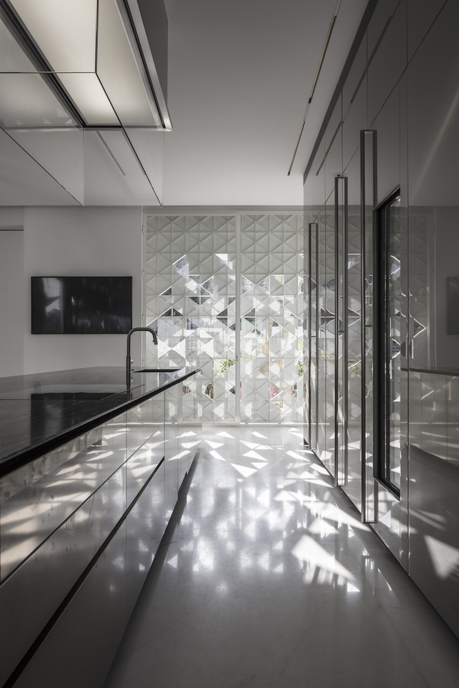 以色列城市中的白色铝制“盒子”-67