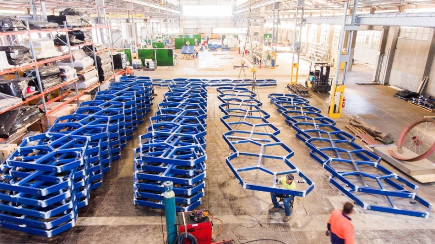 光之声 · 布里斯班 300 号乔治大街的立面艺术装置-23