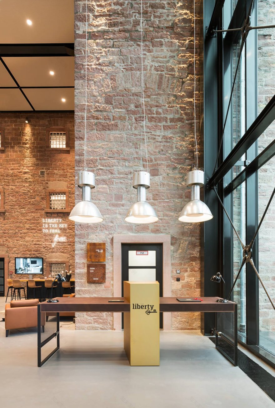 发现监狱的奢侈和自由-2