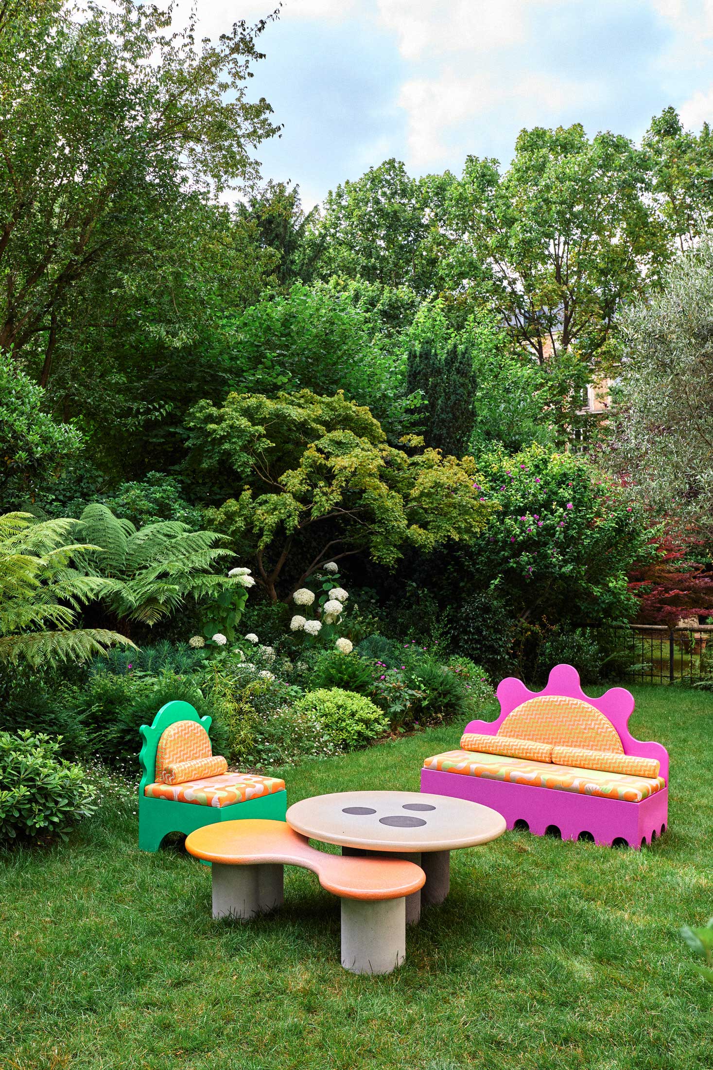 Parc-Side Perfection: Uchronia’s Garden-Embracing Apartment in Central Paris.-11