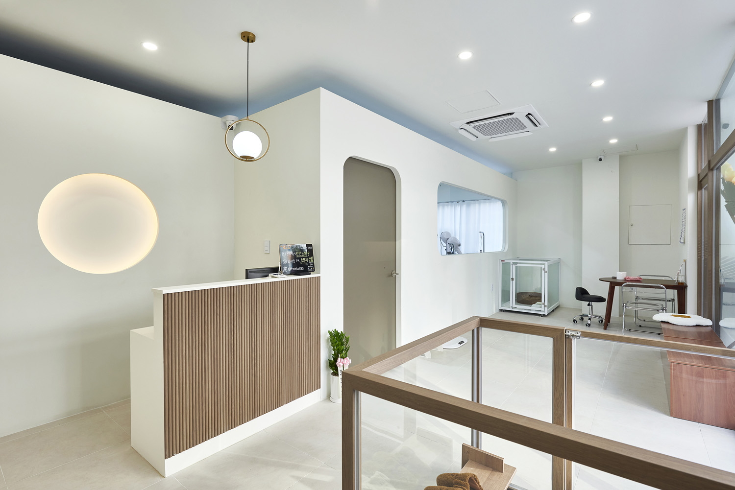 白色与木质，打造 25 平米极简美容室-8