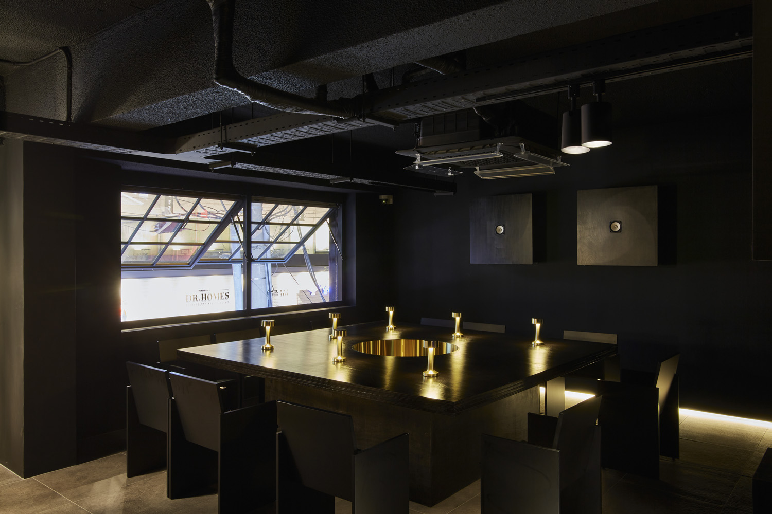 现代高级 26 平酒庄设计，演绎黑白色调的魅力-4