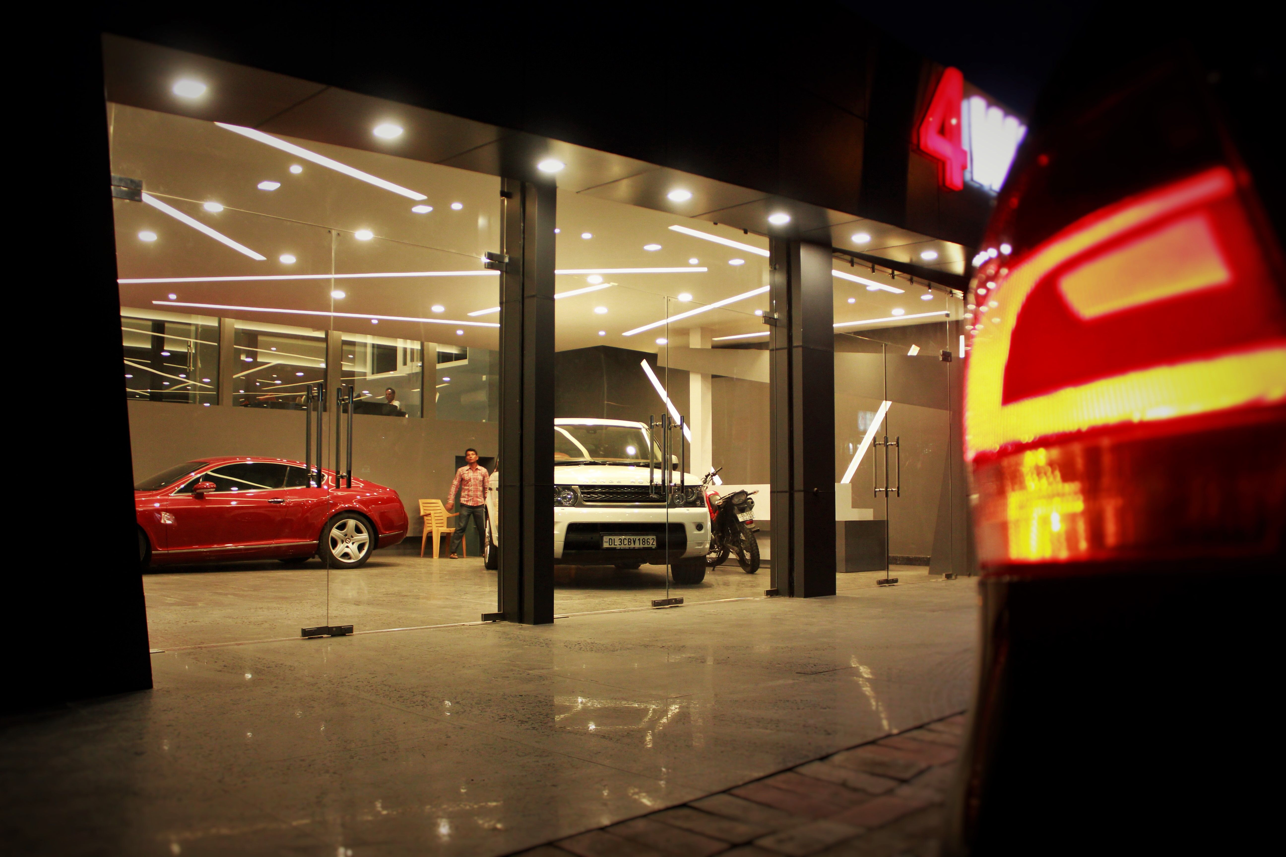 印度现代风格汽车展厅设计-7