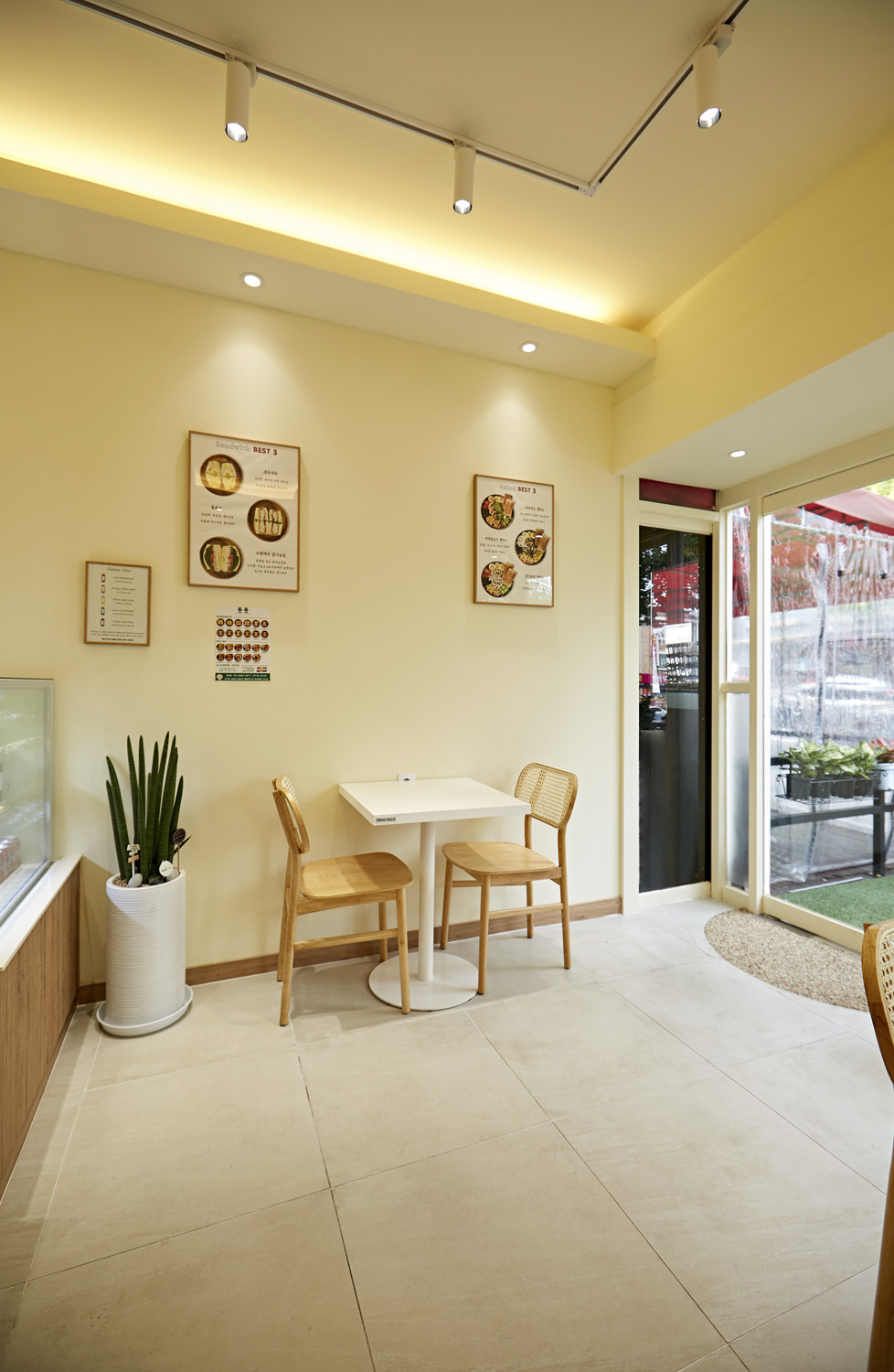 8 坪小空间打造温馨咖啡馆-12