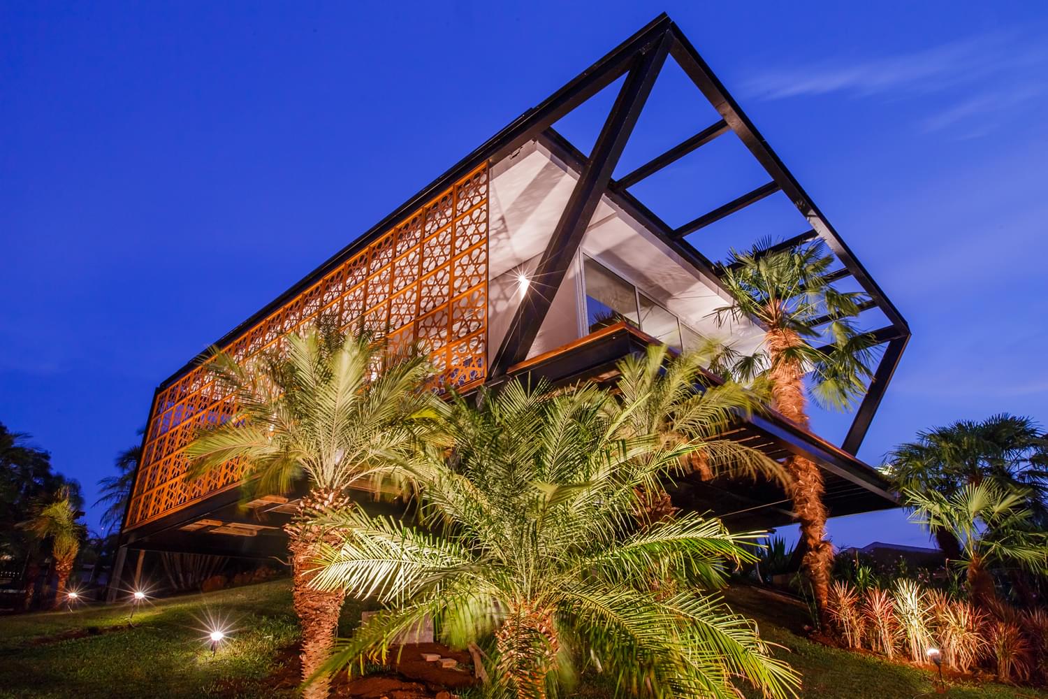 巴西独特悬浮式 Loft 公寓设计-1