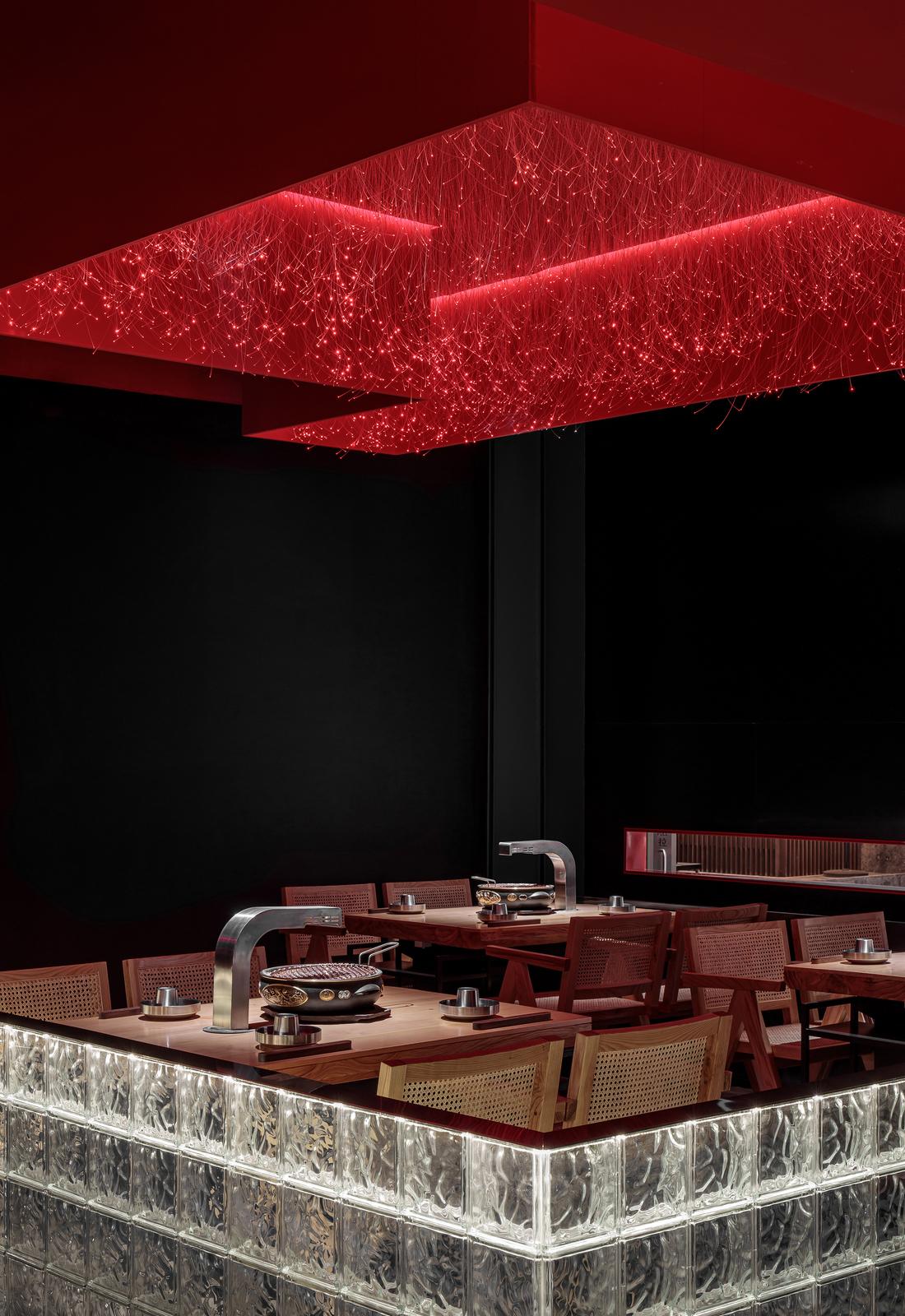 嘟嘟经典面馆 | 一半炽热一半冰封的浪漫空间-14