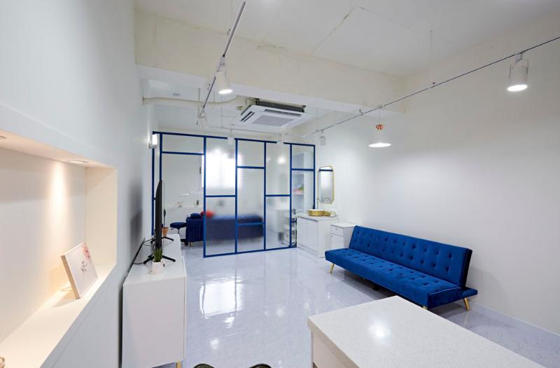 10 坪现代简约商铺设计，展现白色与蓝色调的清新魅力-4