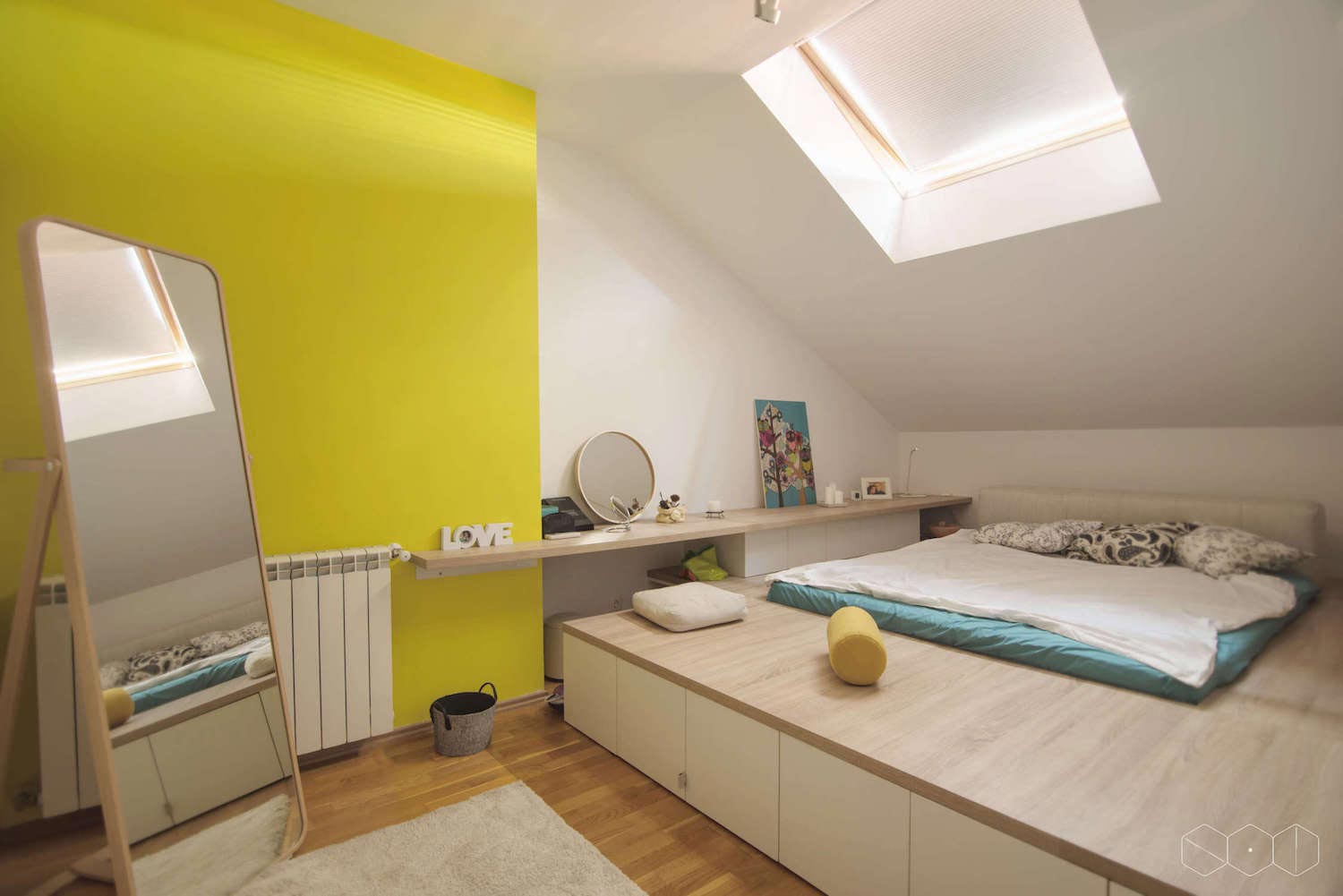 Chic penthouse for two with a contemporary and minimalist manner with a splash of color   CAANdesign  Architecture and home design blog-4