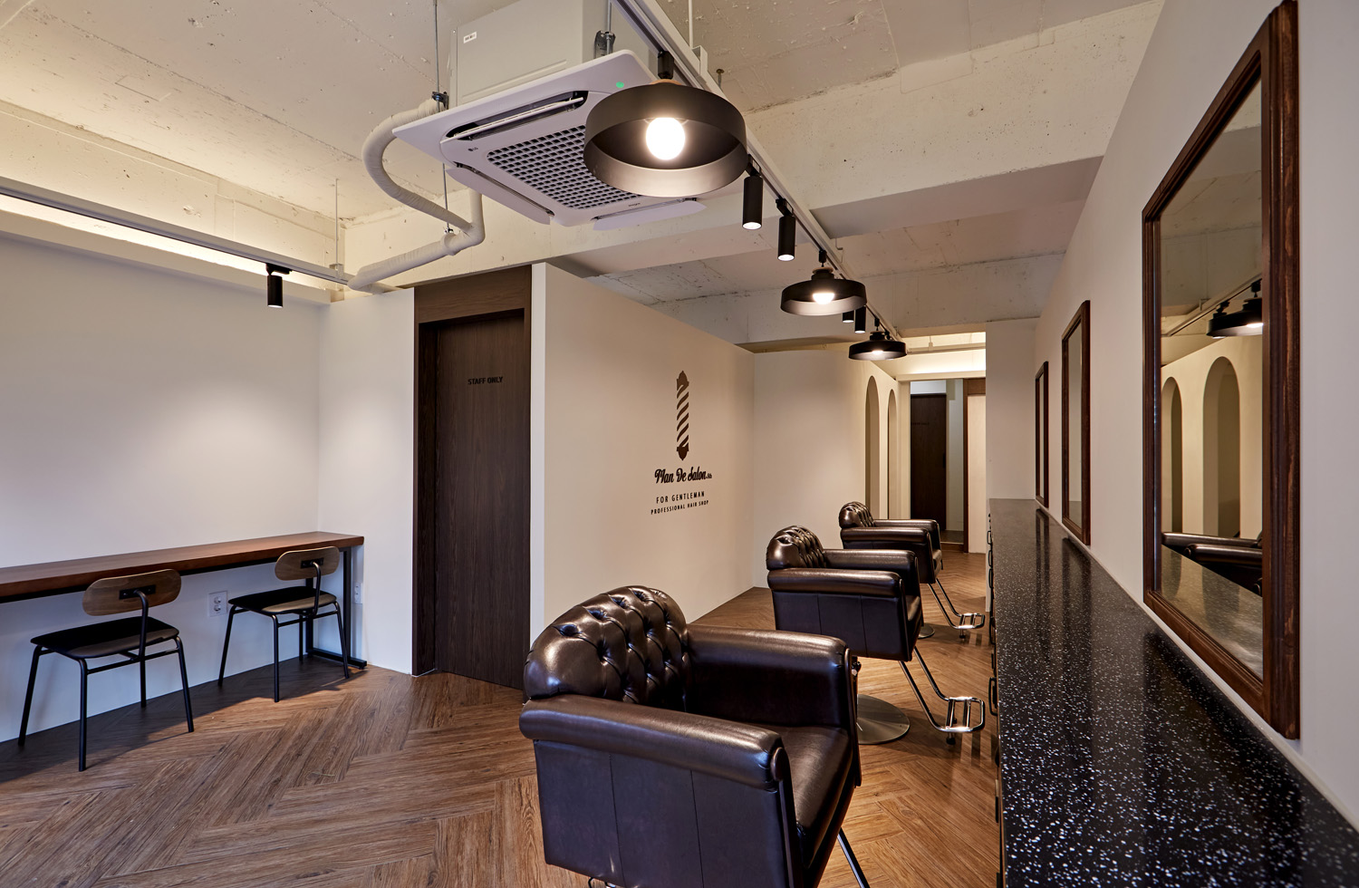 白色与木质，35 平米男士美容室内设计-8