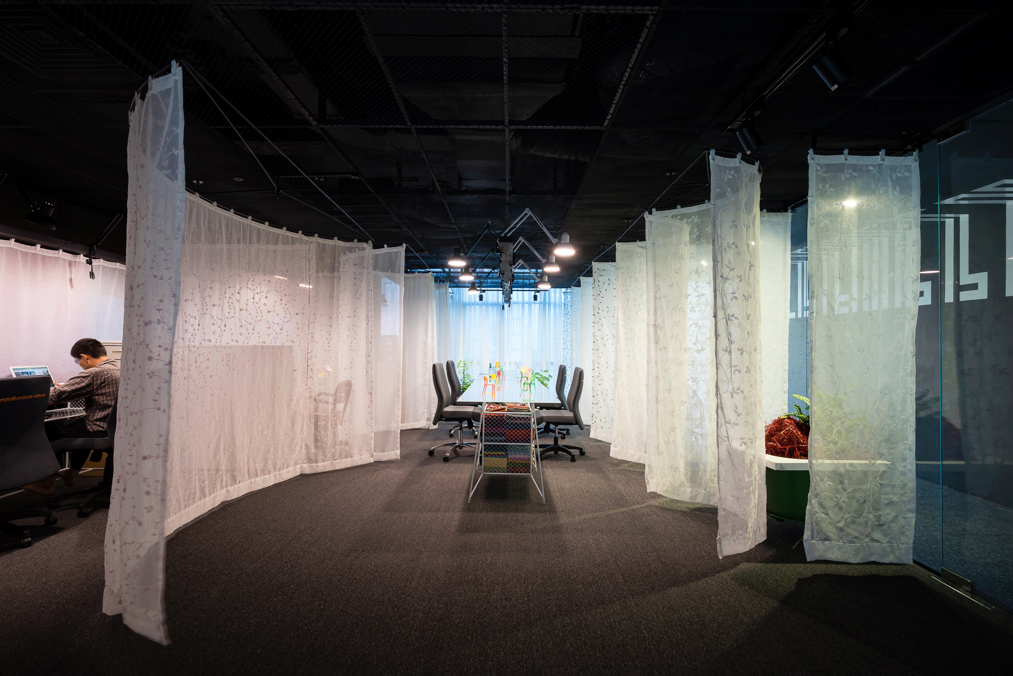 低成本翻新办公室，Gamma 的灵动空间-11