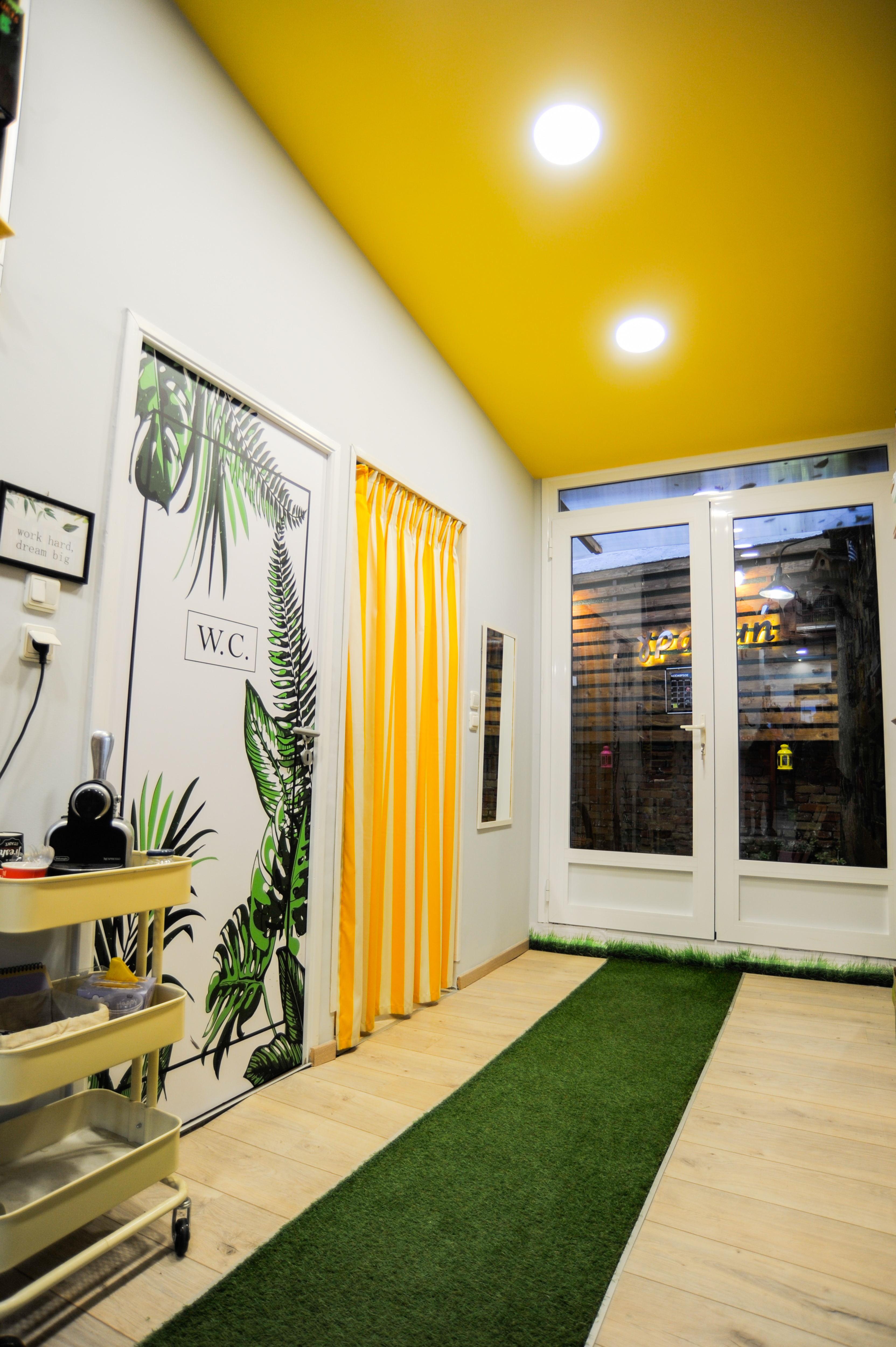 ΑΝΑΚΑΙΝΙΣΗ ΒΙΒΛΙΟΠΩΛΕΙΟΥ: ΠΡΙΝ ΚΑΙ ΜΕΤΑ-28