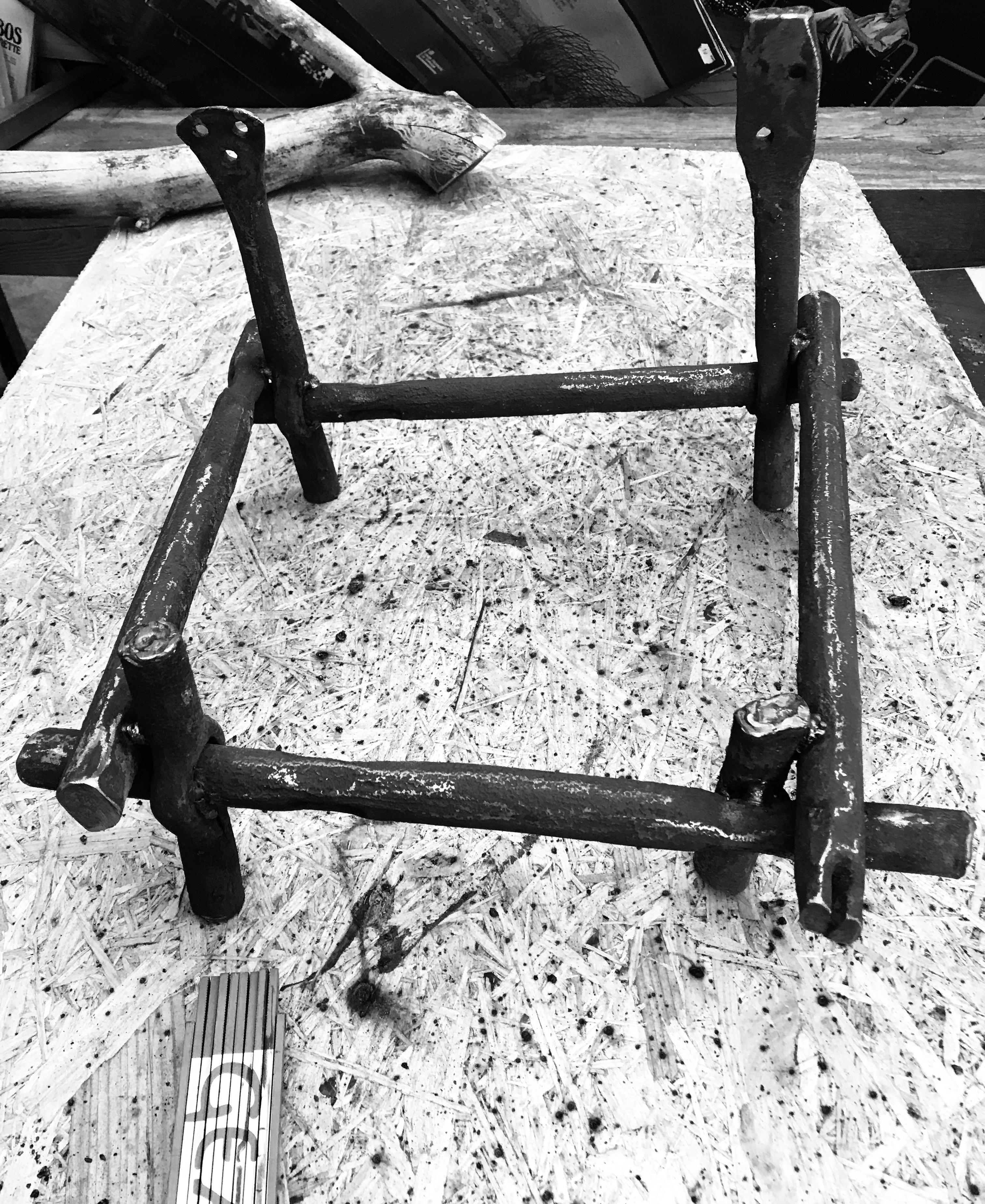 巴塞罗那的暗黑艺术时尚空间-12