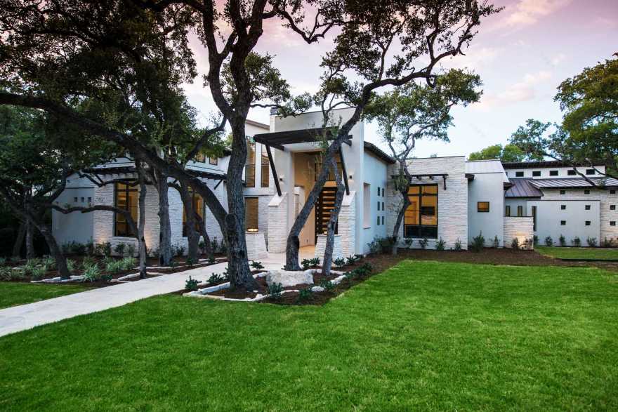 奥斯卡·弗洛雷斯设计室的施瓦茨住宅 | 现代与舒适的完美融合-0