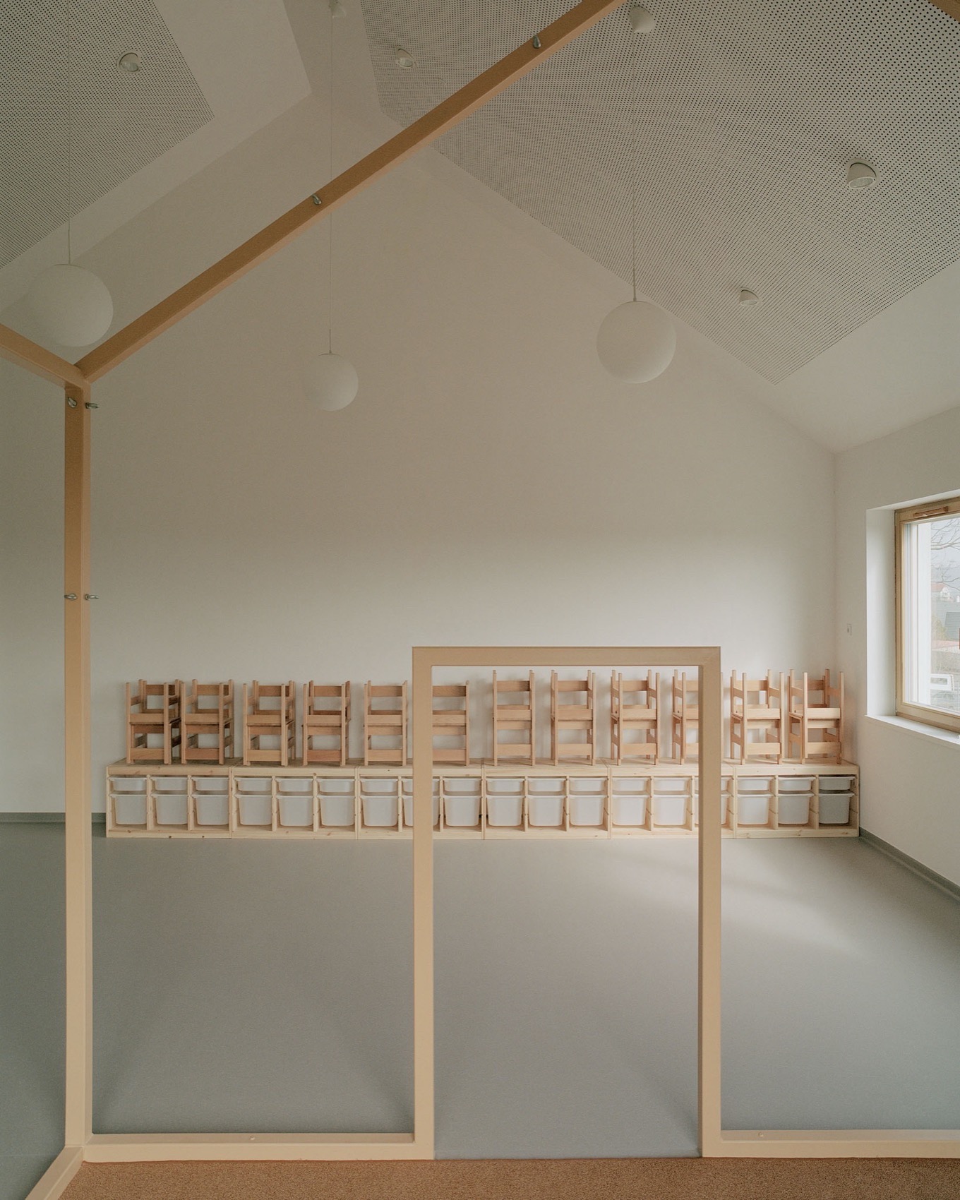 教堂后院中的幼儿园，匈牙利 / Archikon Architects-37