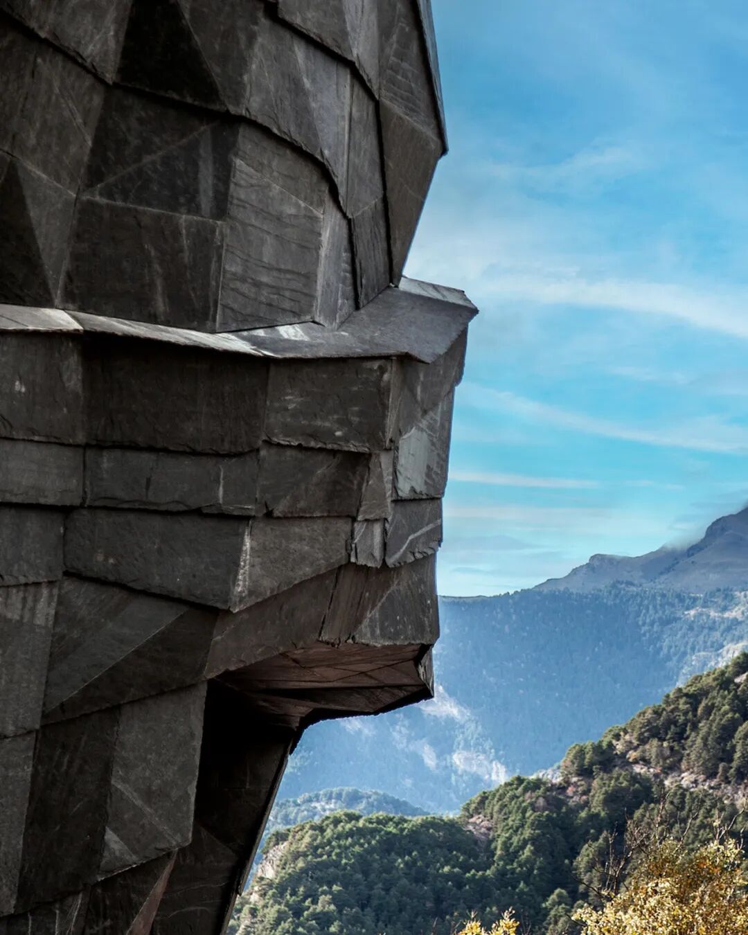 让·努维尔新作|岩石与森林之诗，22000块石材拼贴的豪宅-40