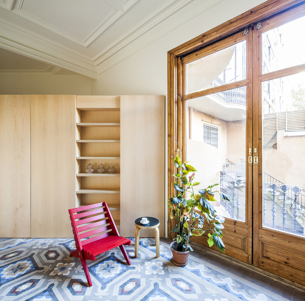 巴塞罗那角落公寓的灵活改造-20