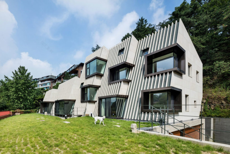 A Unique Mountainside Home in Seoul, South Korea-15