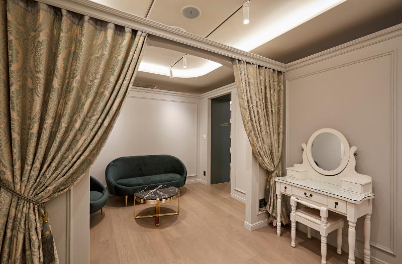 照明点睛的 58 平米现代婚庆店室内设计-13