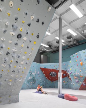 引力攀岩吧（Gravity Boulder Bar）